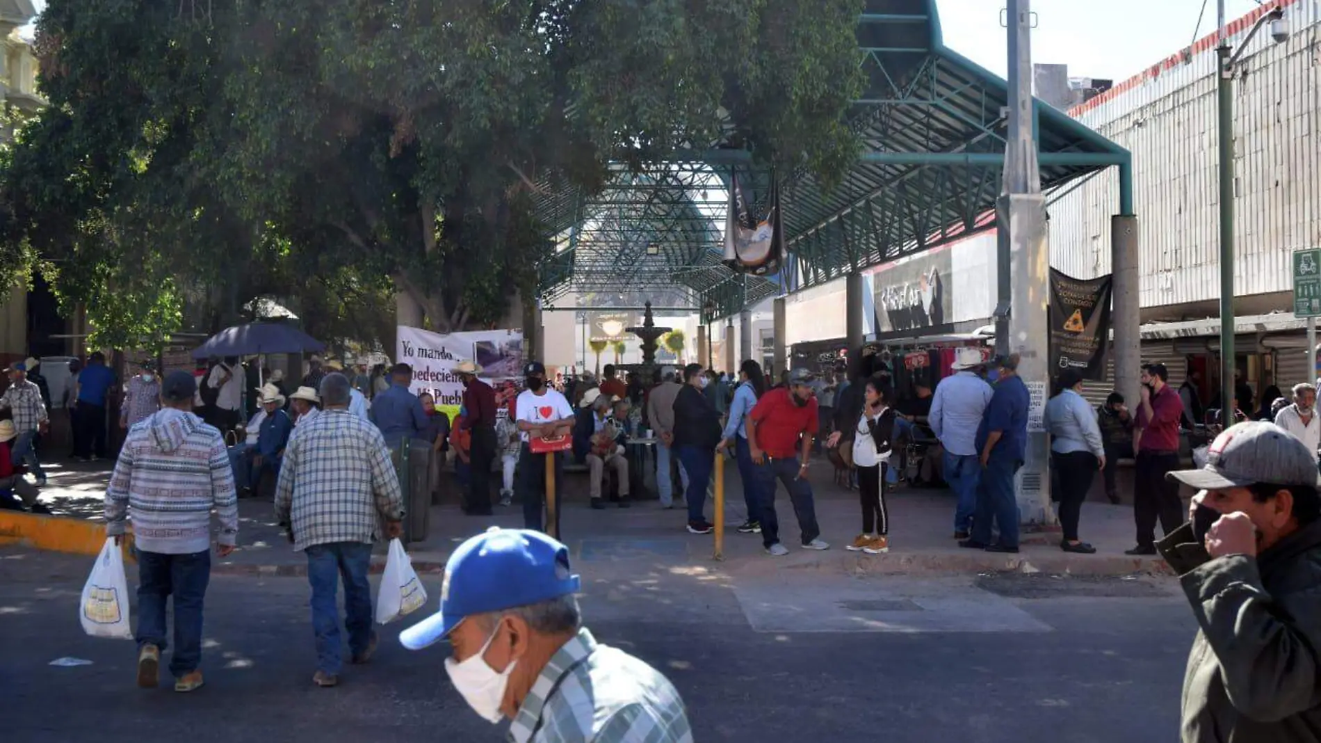 centro gente multitud 2